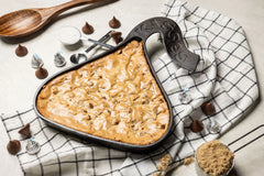 HERSHEY'S KISSES Seasoned Cast Iron KISSES Skillet